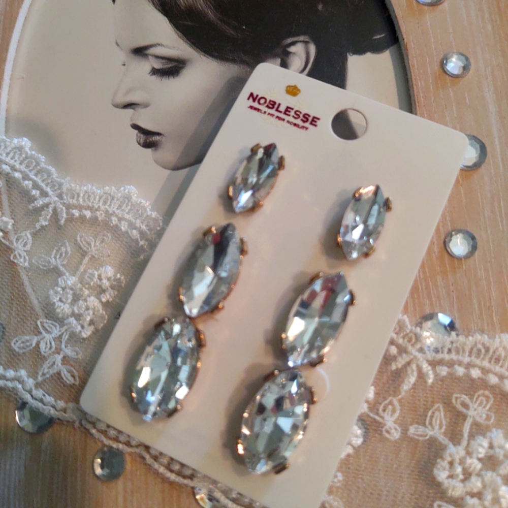 NWt Noblesse🩵🏰 "Jewels Fit For Nobility"  Earring Trio-Set~